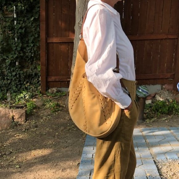 Guaranteed authentic Frye “Jacui Hobo Bag”. New with tags. - Picture 4 of 9